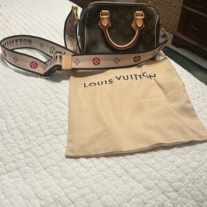 Louis Vuitton Beige and Black Strap with Gold Accents